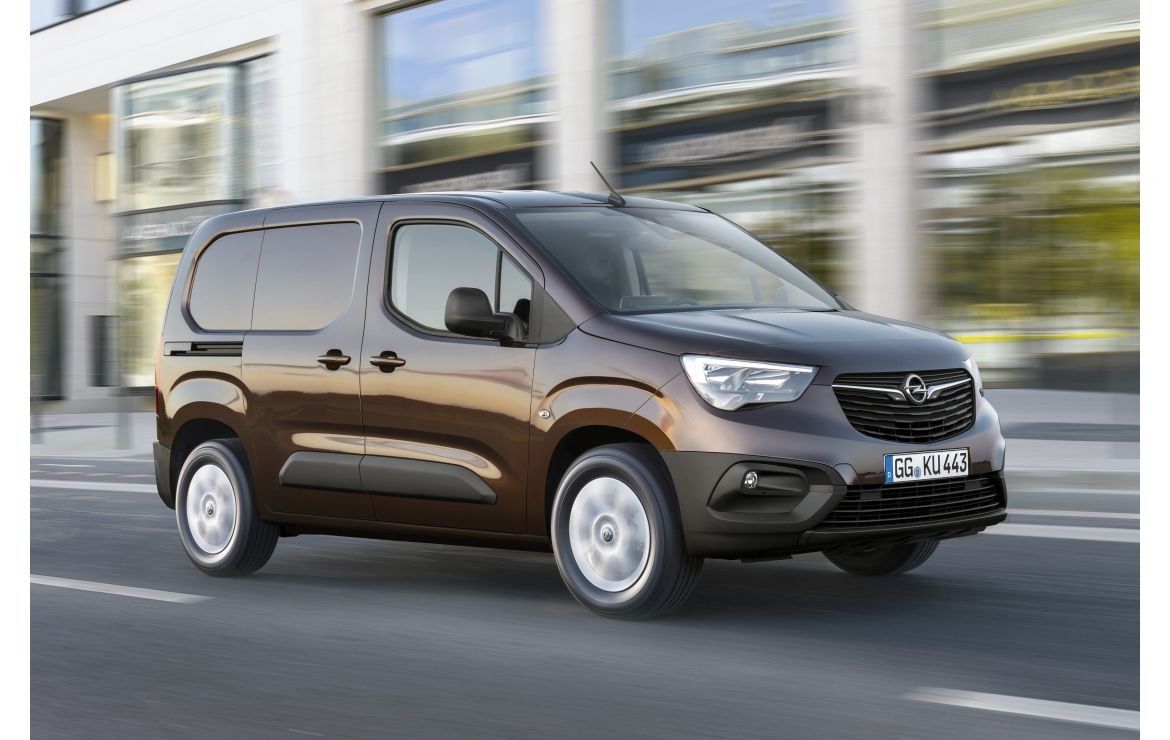 The oil capacity and type for the Opel Combo