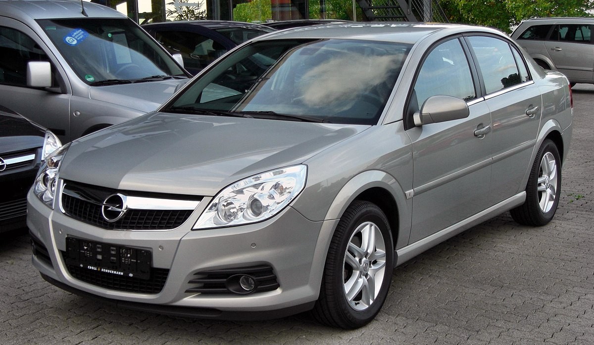 The oil capacity and type for the Opel Vectra