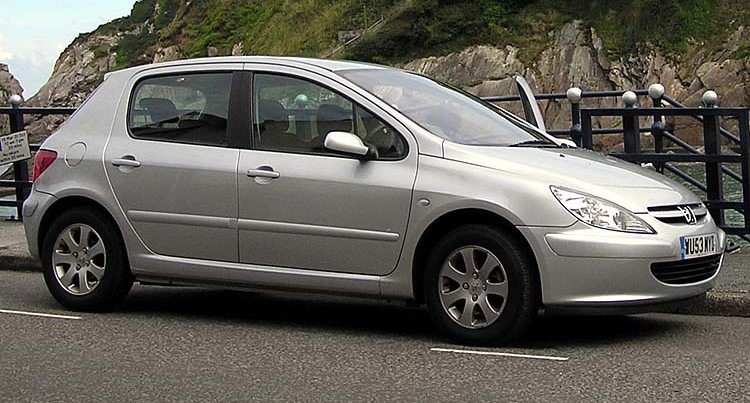 The oil capacity and type for the Peugeot 307