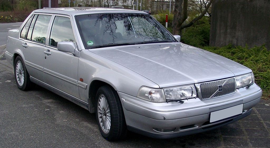 The oil capacity and type for the Volvo 960