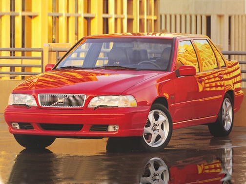 The oil capacity and type for the Volvo S70