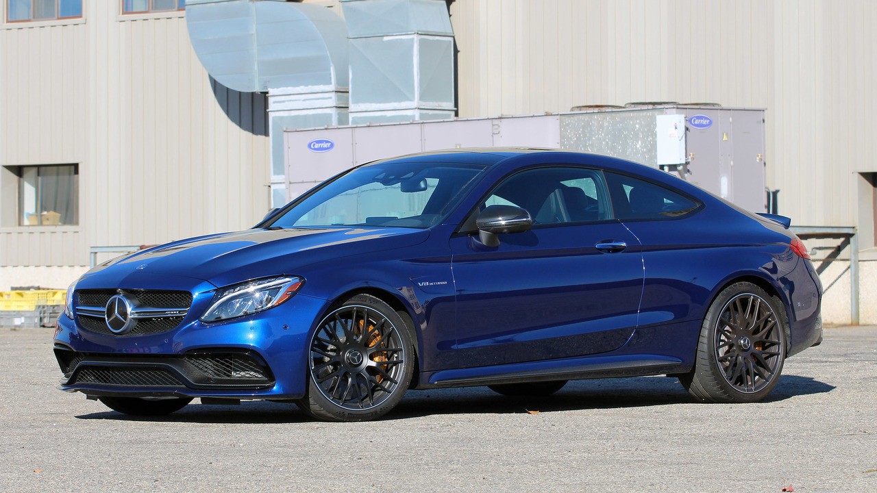 The oil capacity and type required for the Mercedes-Benz AMG C 63 Coupe