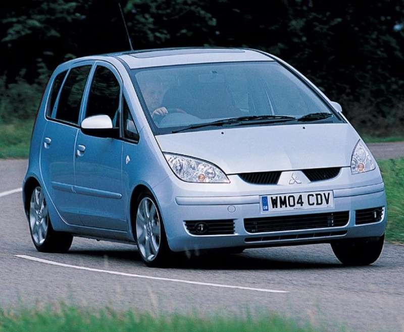 The oil capacity and type required for the Mitsubishi Colt