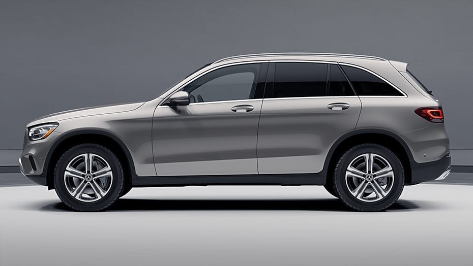 The oil capacity for the Mercedes-Benz GLC 300 SUV