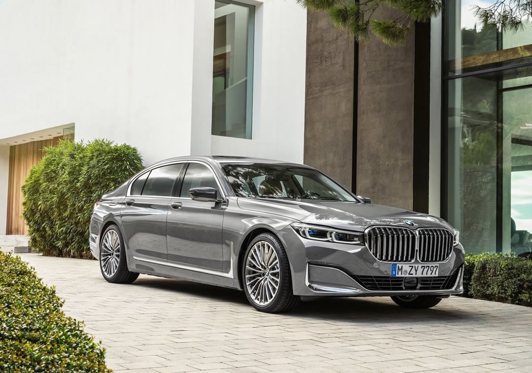 The oil type and capacity for a BMW 750i xDrive Long