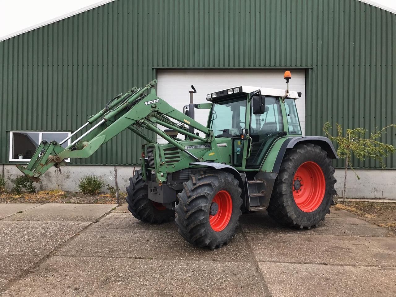 The process for fixing a hydraulic problem on a Fendt 510 tractor