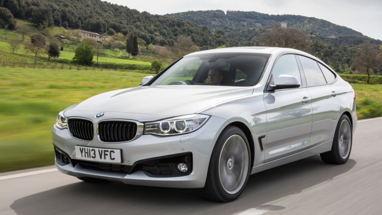 The recommended oil capacity and type for a BMW 320d GT