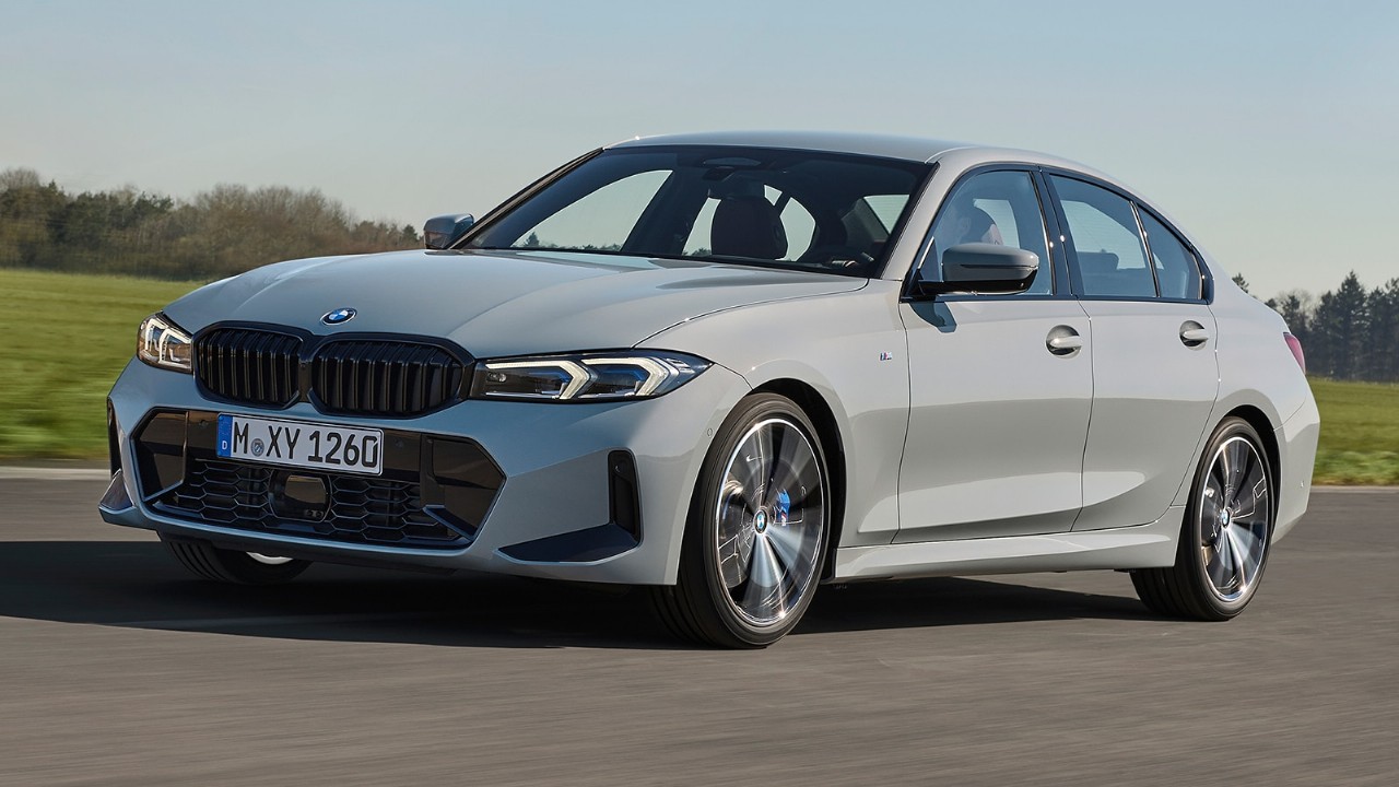 The recommended oil capacity and type for a BMW 330i