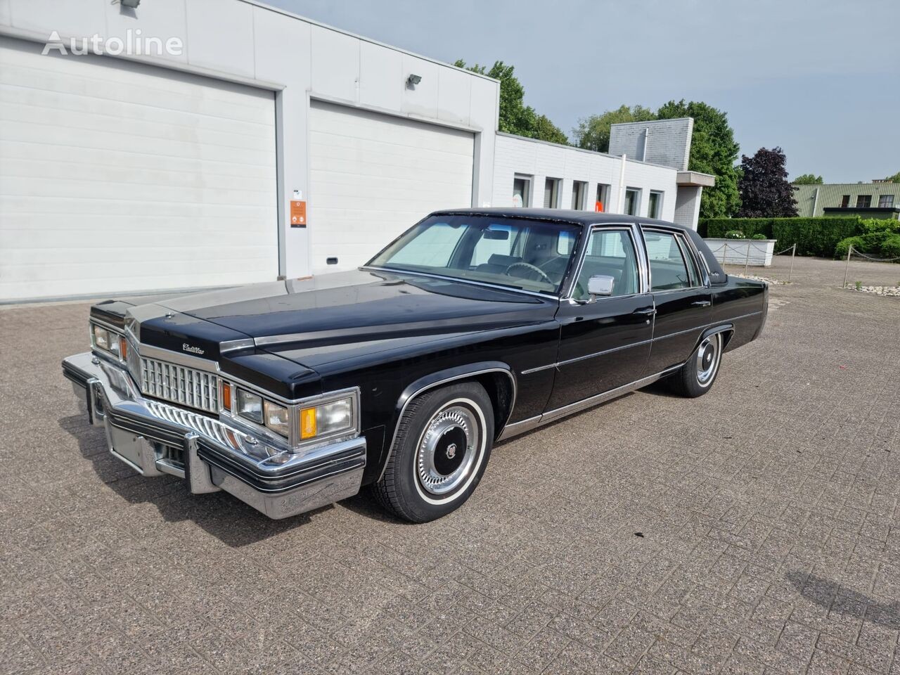 The recommended oil capacity and type for a Cadillac Fleetwood