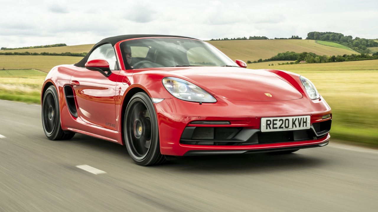 The recommended oil capacity and type for a Porsche Boxster