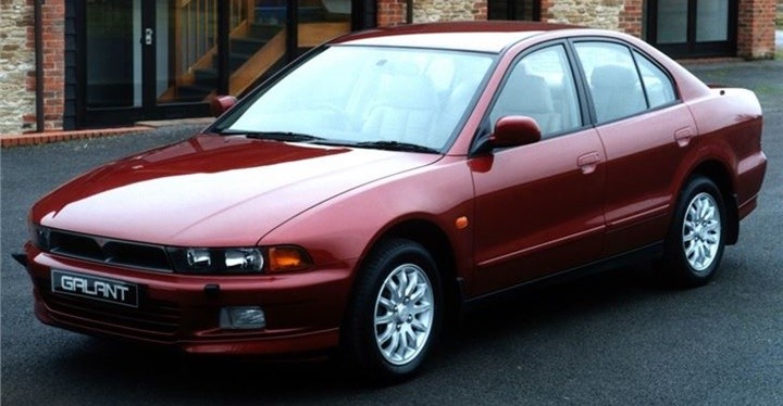 The recommended oil capacity and type for the Mitsubishi Galant