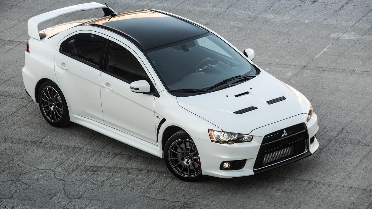 The recommended oil capacity and type for the Mitsubishi Lancer