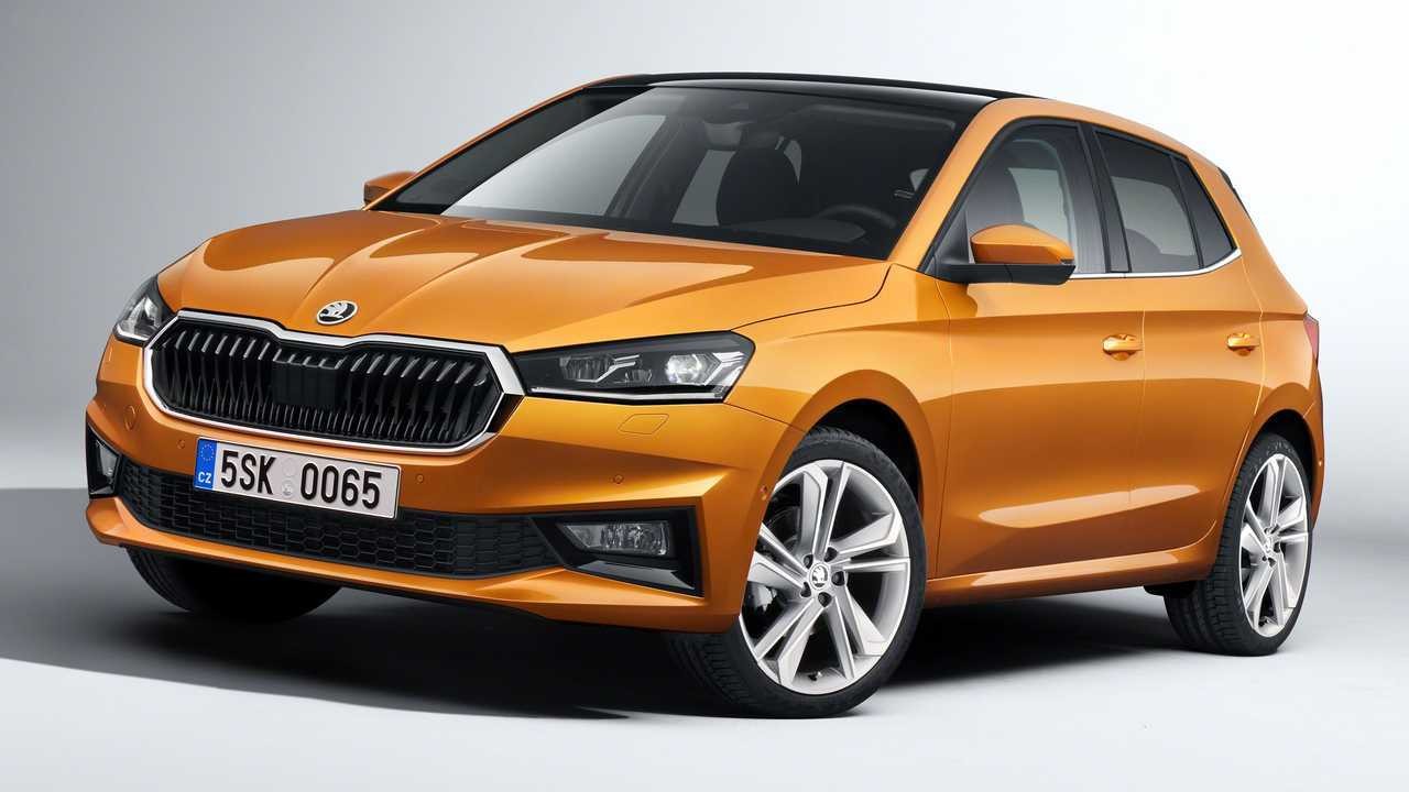 The recommended oil capacity and type for the Skoda Fabia