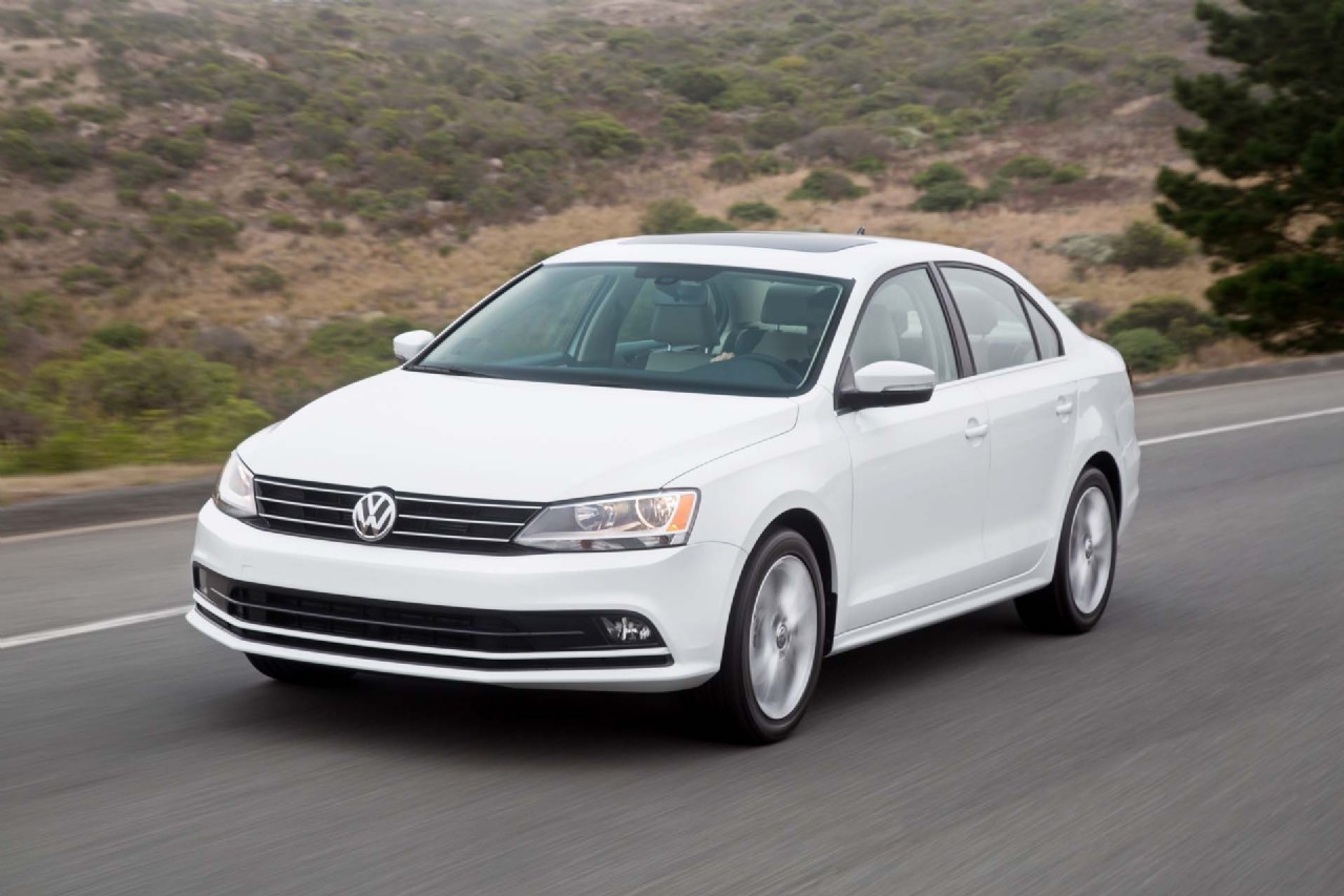 The recommended oil capacity and type for the Volkswagen Jetta