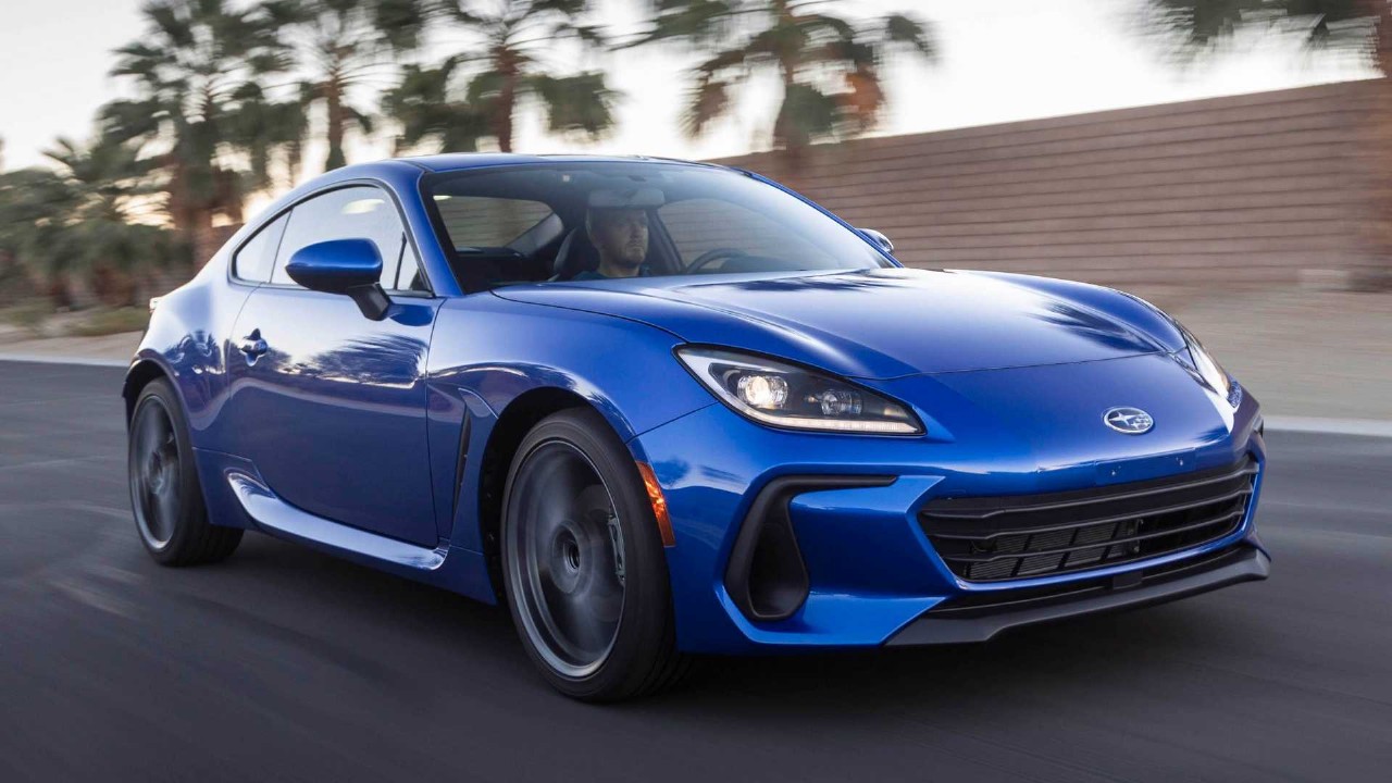 What is the oil capacity and type for the Subaru BRZ?