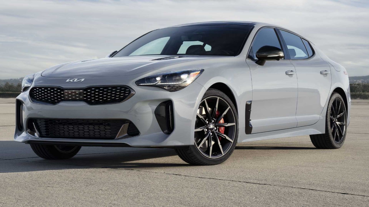 The recommended oil type and capacity for a Kia Stinger