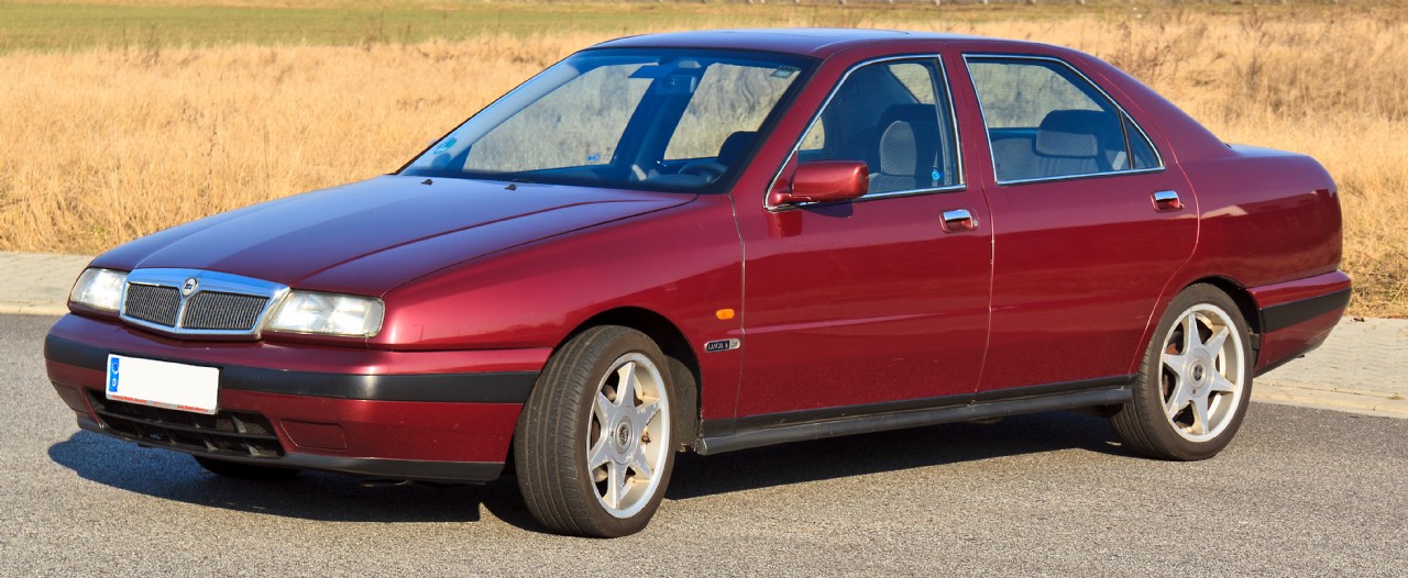 The recommended oil type and capacity for a Lancia Kappa