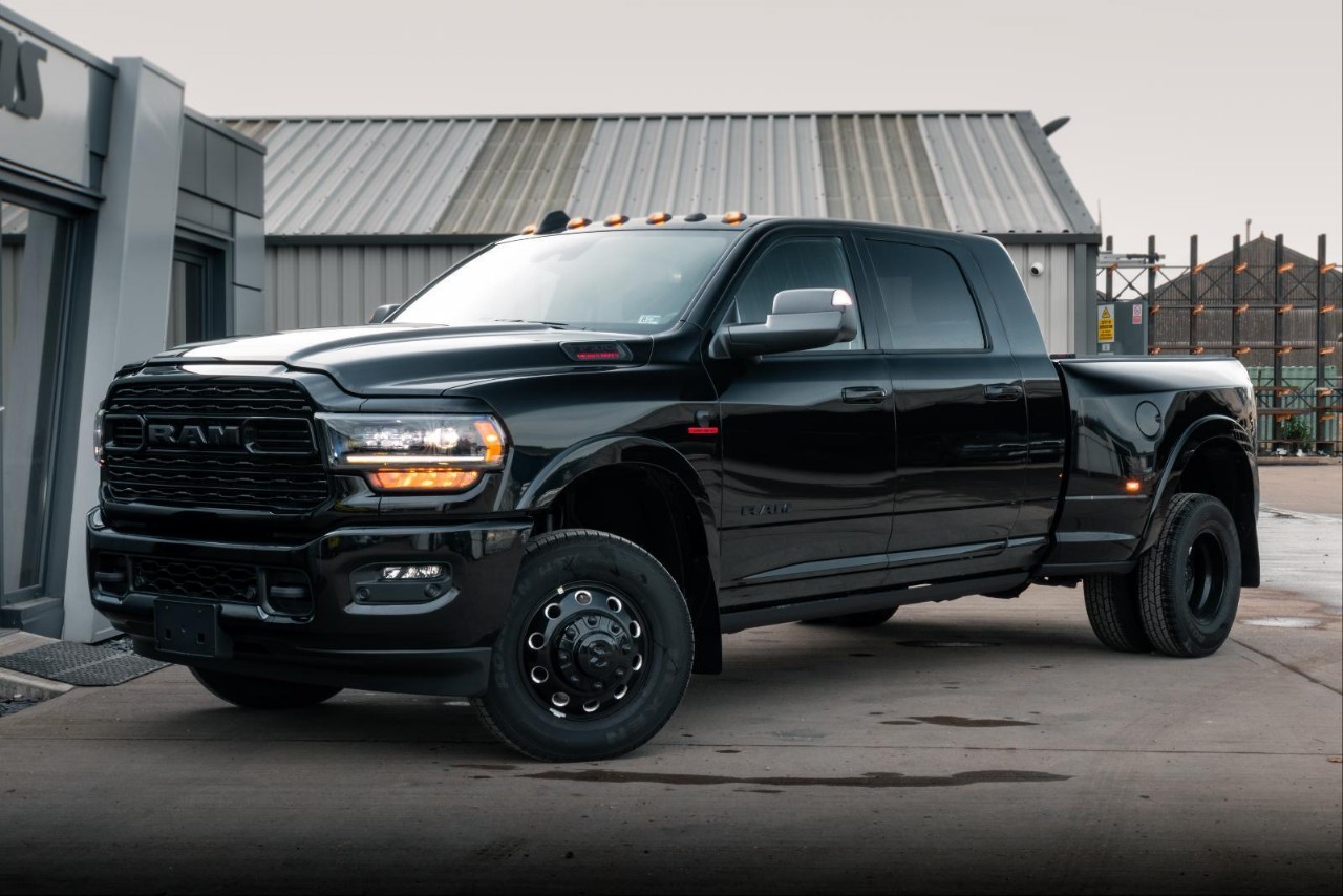 The recommended oil type and capacity for the Dodge Ram