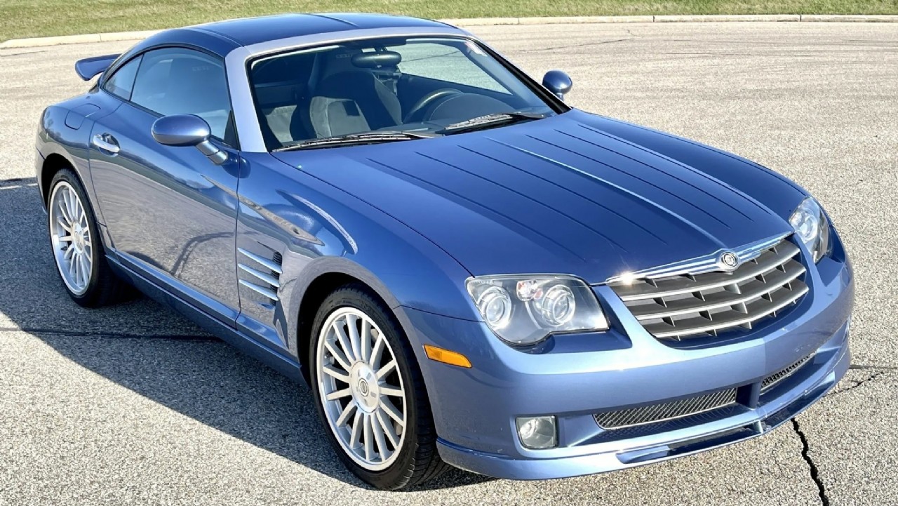 The recommended oil type and oil capacity for a Chrysler Crossfire