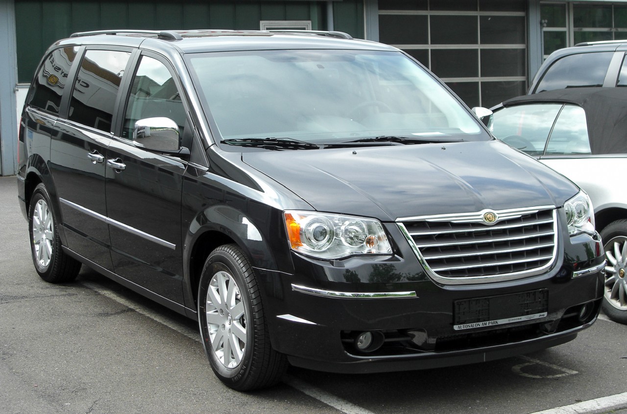 The recommended oil type and oil capacity for a Chrysler Grand Voyager