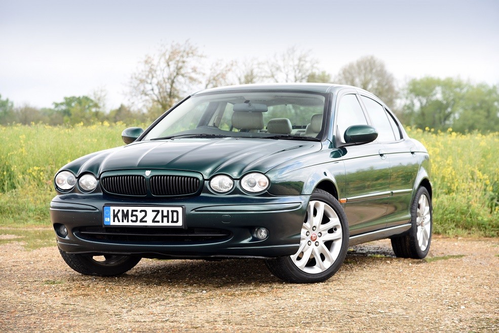 The recommended oil type and oil capacity for the Jaguar X-Type