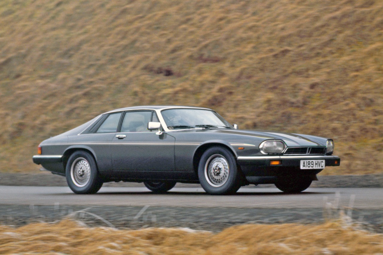 The recommended oil type and oil capacity for the Jaguar XJS