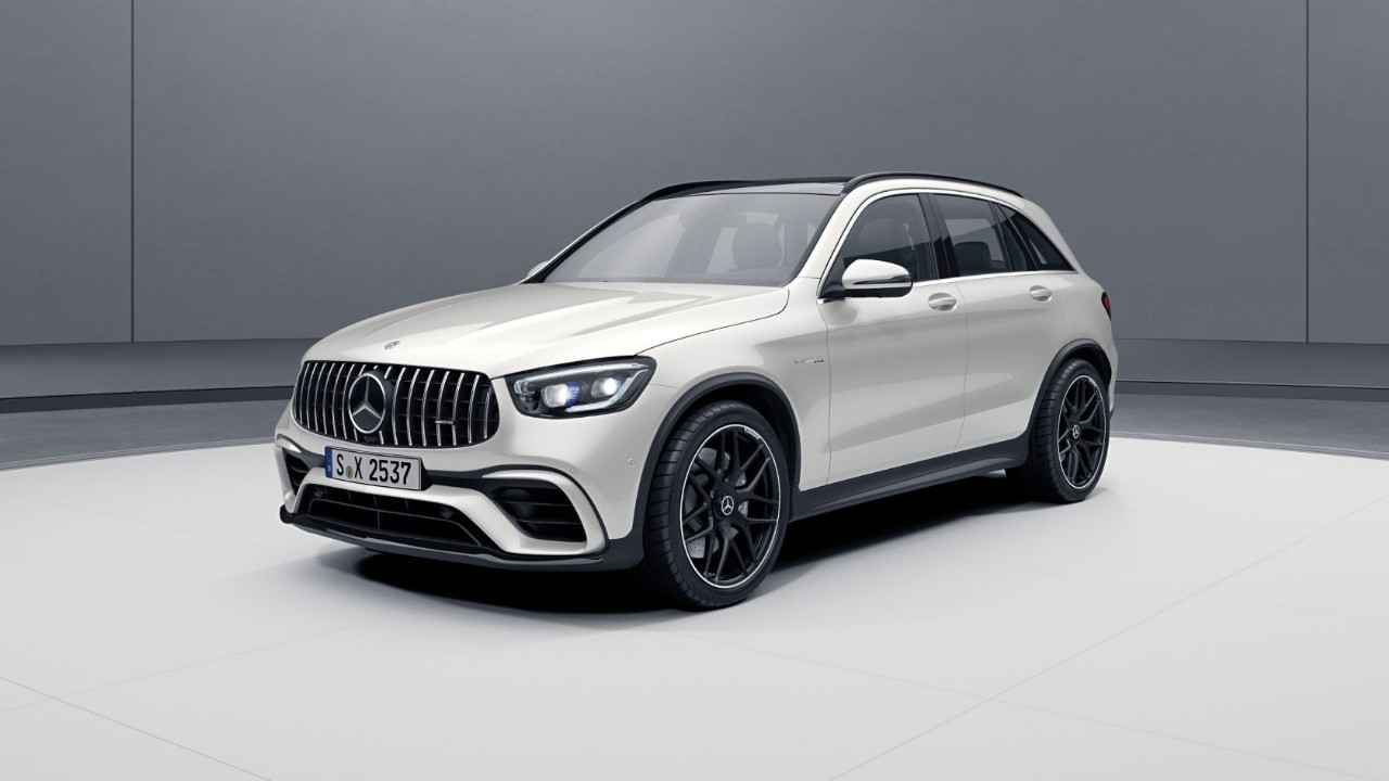 The recommended oil type and oil capacity for the Mercedes-AMG GLC 63 SUV