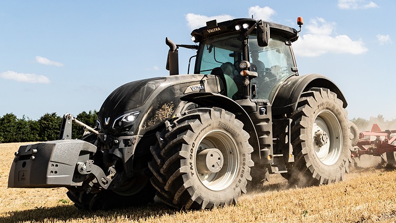 The solution to fix a hydraulic problem in a Valtra S tractor