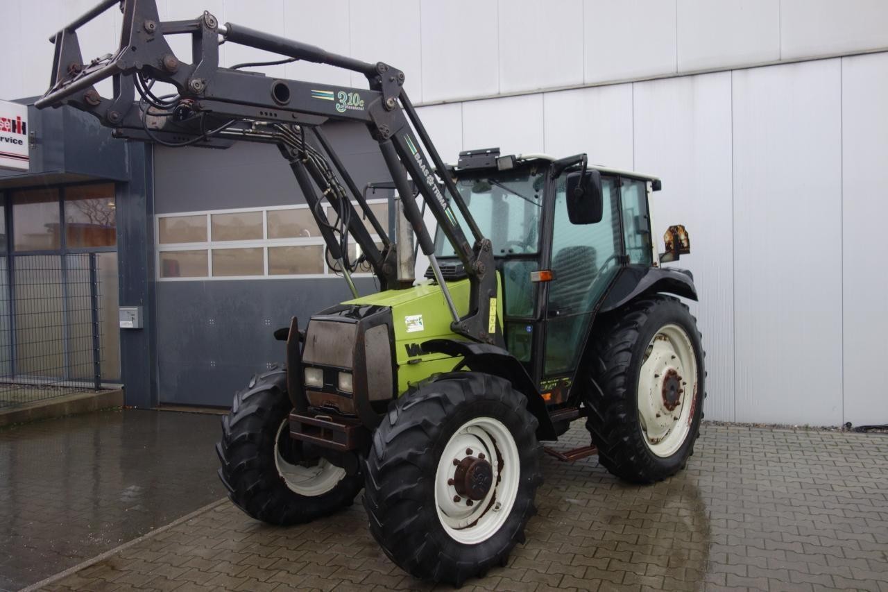 To fix a hydraulic problem on a Valtra A75 tractor