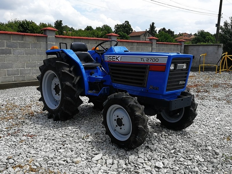 Troubleshooting a hydraulic fault in an Iseki TL2700 tractor