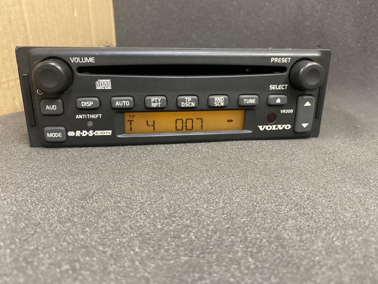 Volvo VR300 radio code