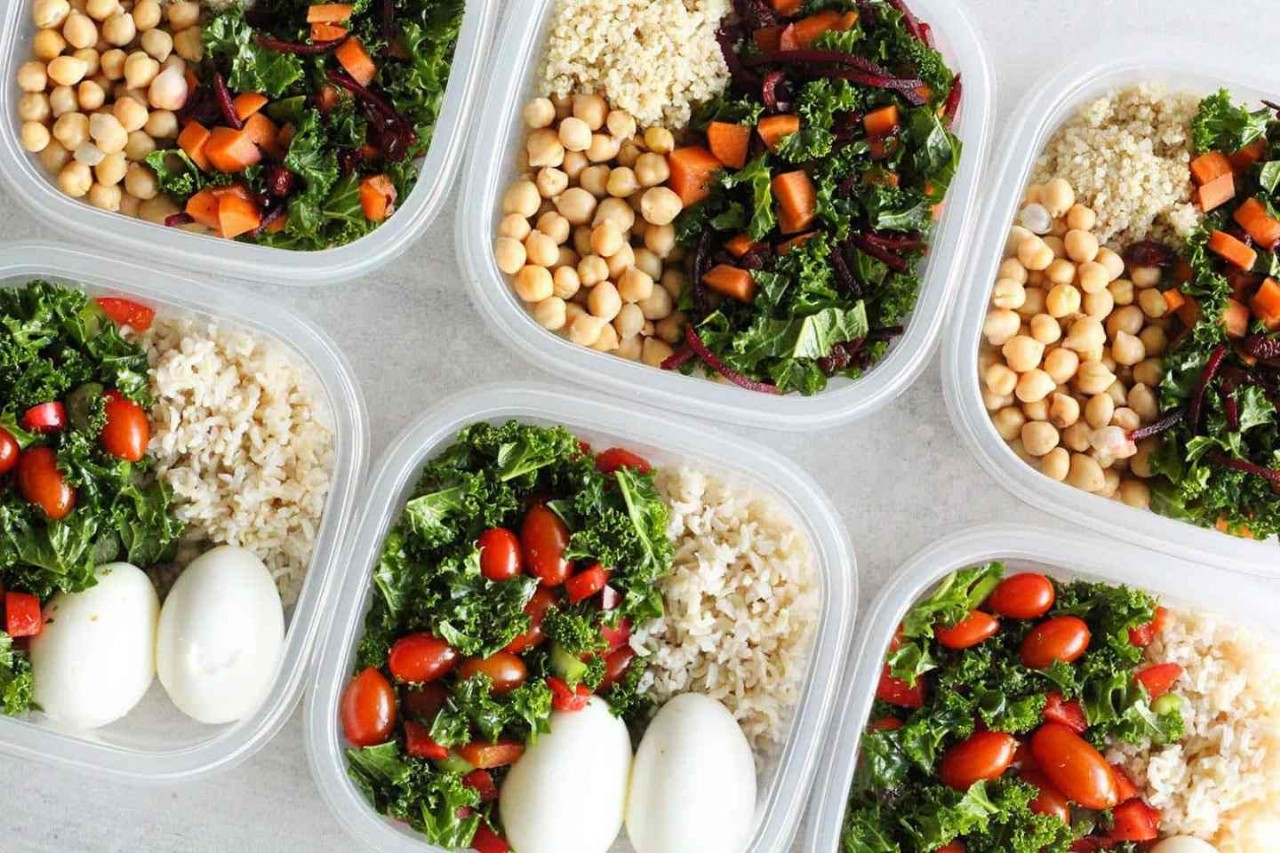 What are some healthy meal ideas for a busy schedule?