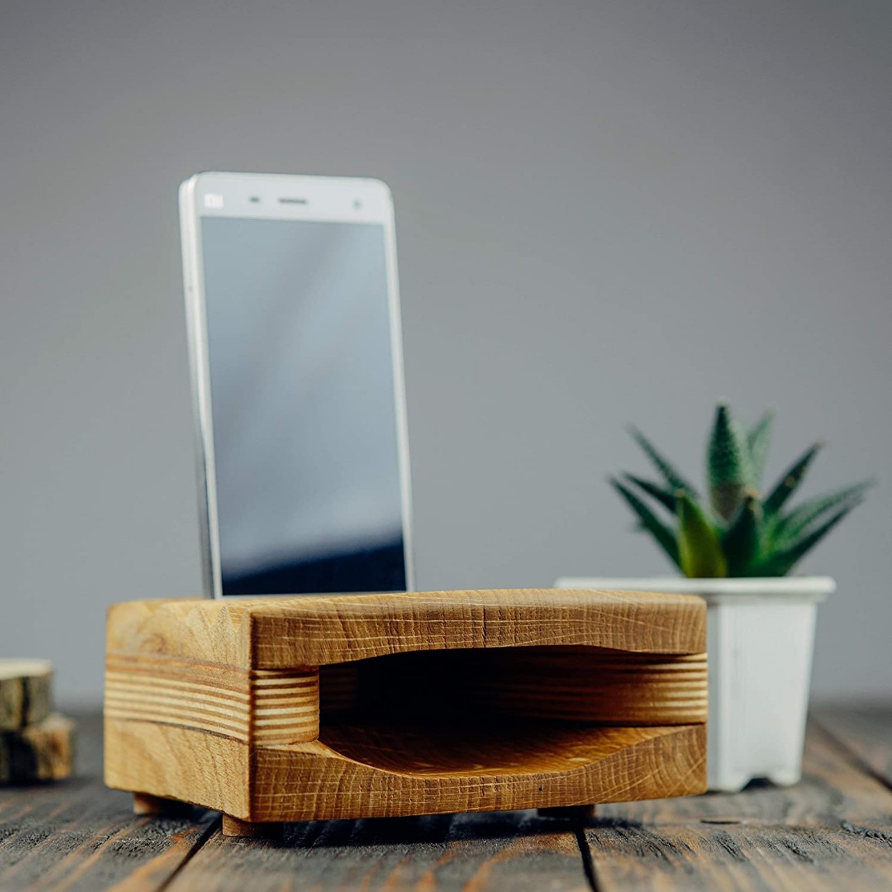 Wood Phone Stand Speaker with Sound Amplifier Cell Phone Stand Holder Wooden Dock Stands Compatible