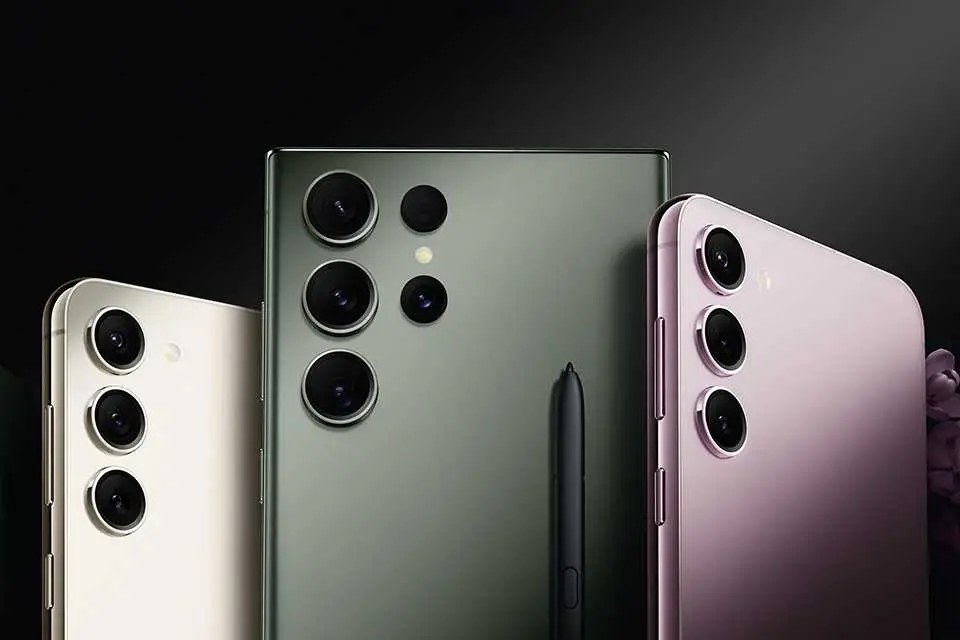 Side-by-side showcase of premium Samsung Galaxy smartphones including S-series models for 2026 buying guide